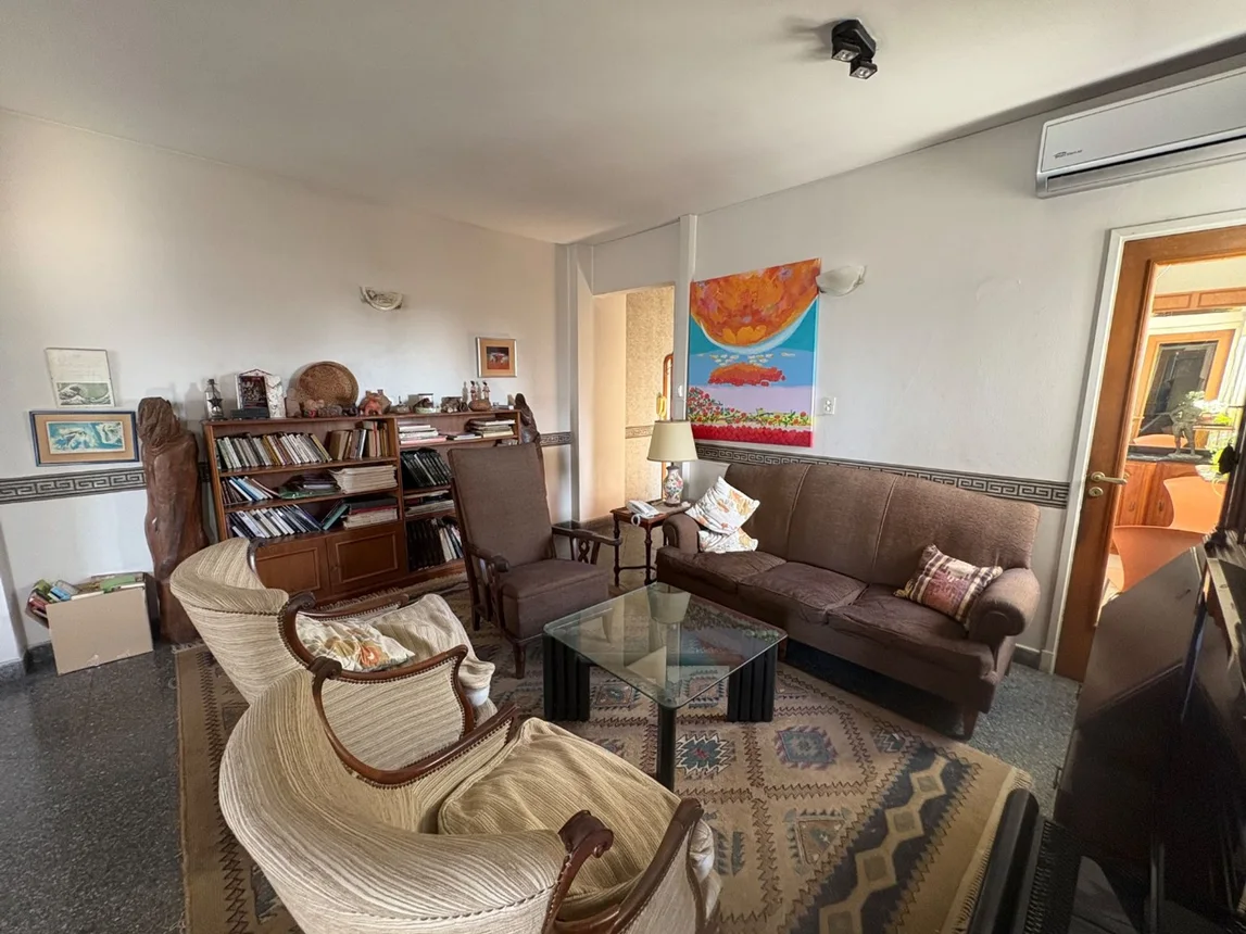 Departamento de 4 ambientes en alquiler en La Plata, Avenida 7 Entre Plaza Olazabal y Calle 39 300