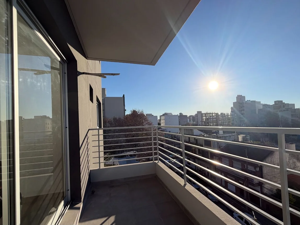 Venta depto 2 amb con balcon - en caseros, foto 2