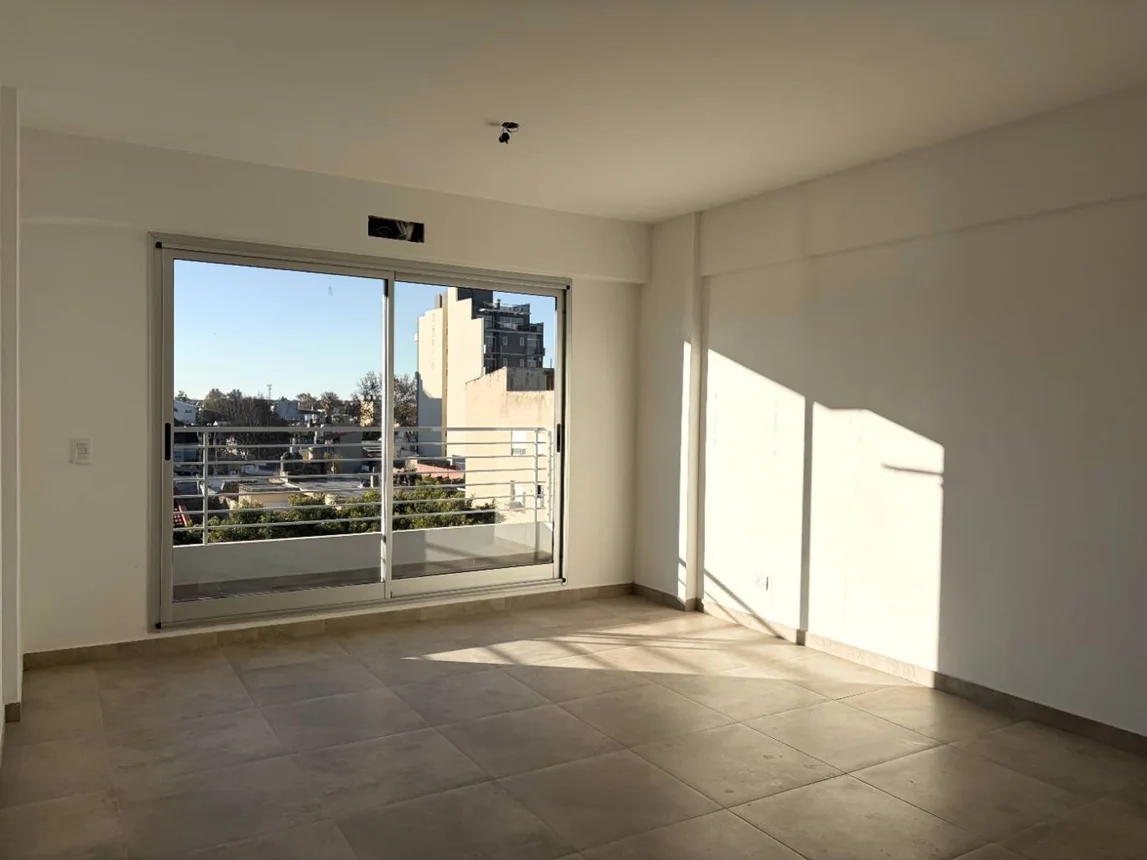 Venta depto 2 amb con balcon - en caseros, foto 1