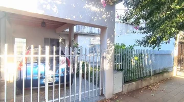 VENTA CASA 3 AMB CON COCHERA PATIO EN CASEROS