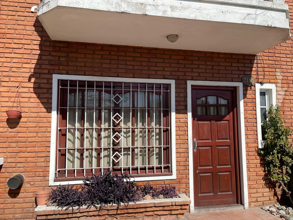 Casa dúplex de 3 ambientes en venta en Berazategui, Calle 138 2100