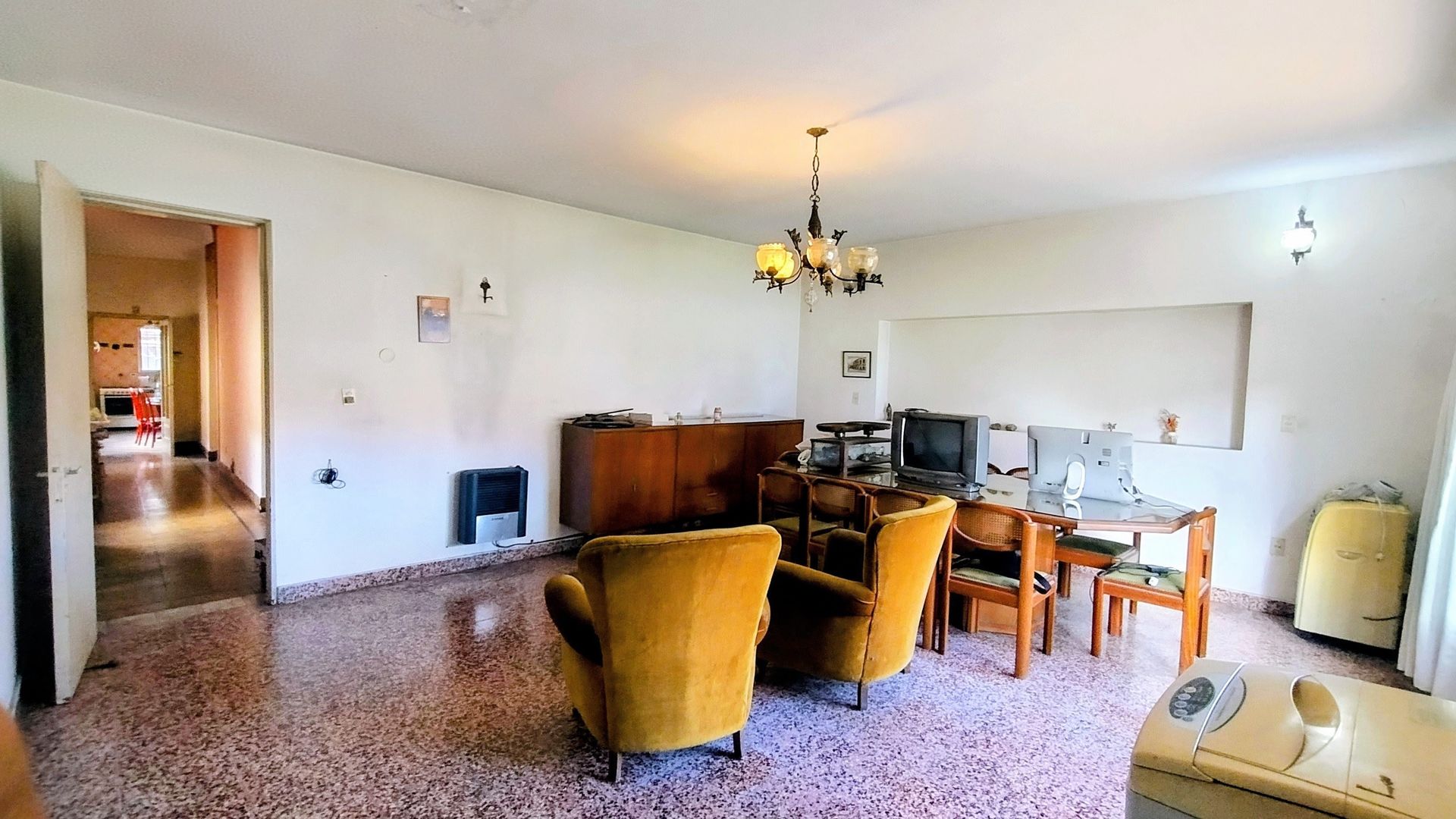 CASA 5 AMB C/COCHERA JARDIN Y QUINCHO BERNAL ESTE