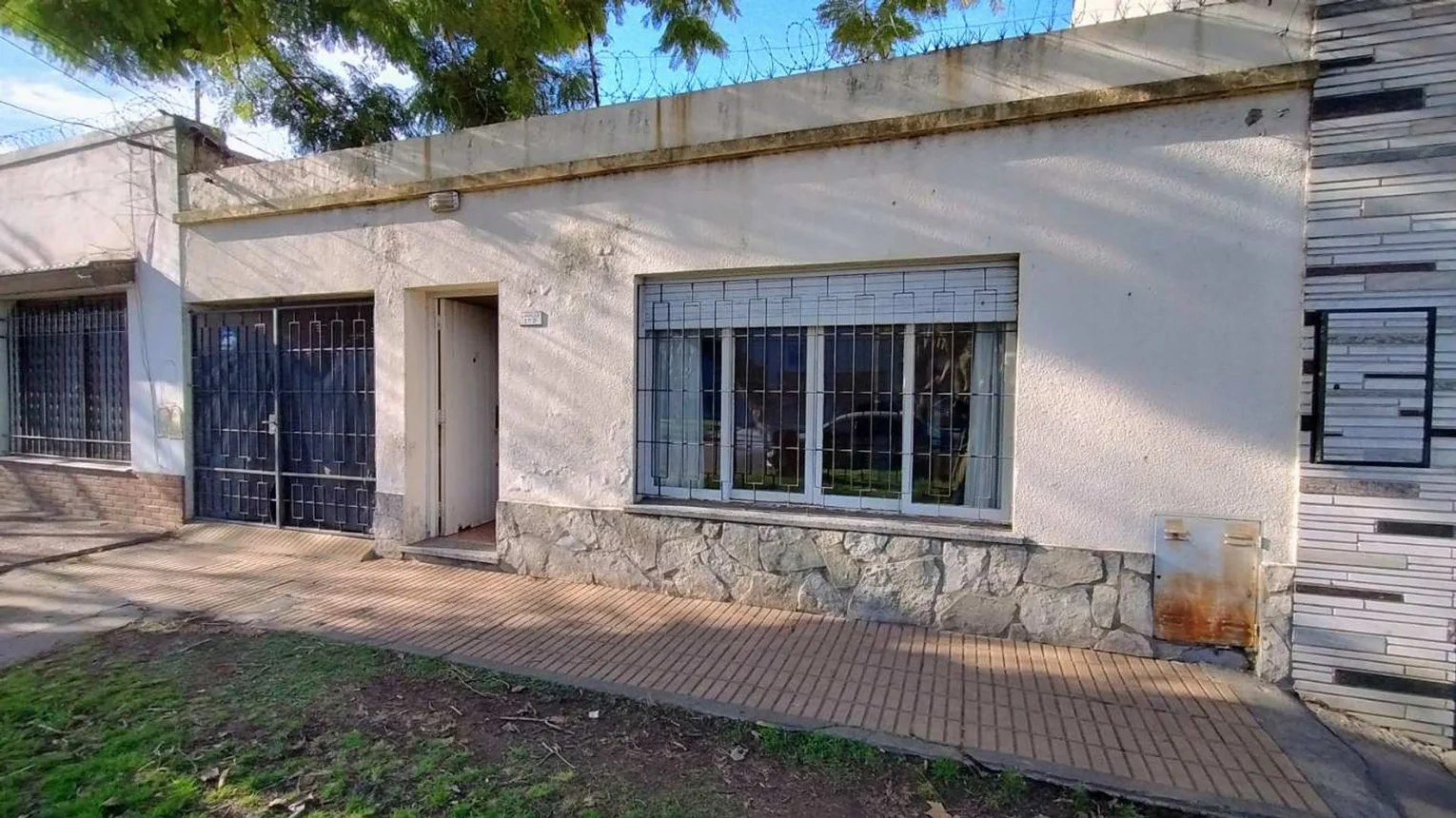 Casa de 4 ambientes en venta en Bernal Este, Lavalle 100