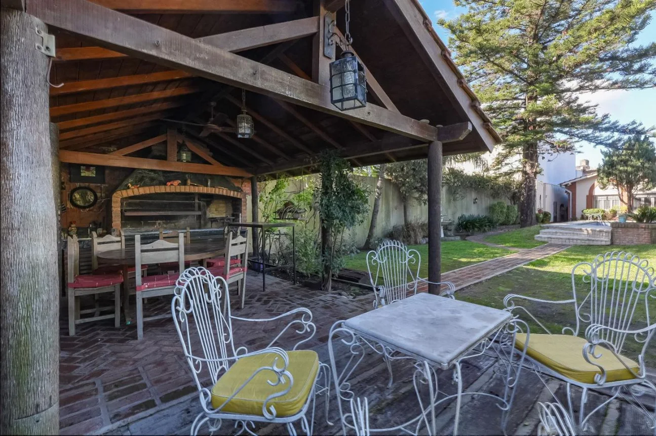 Casa en venta en Banfield, foto 2