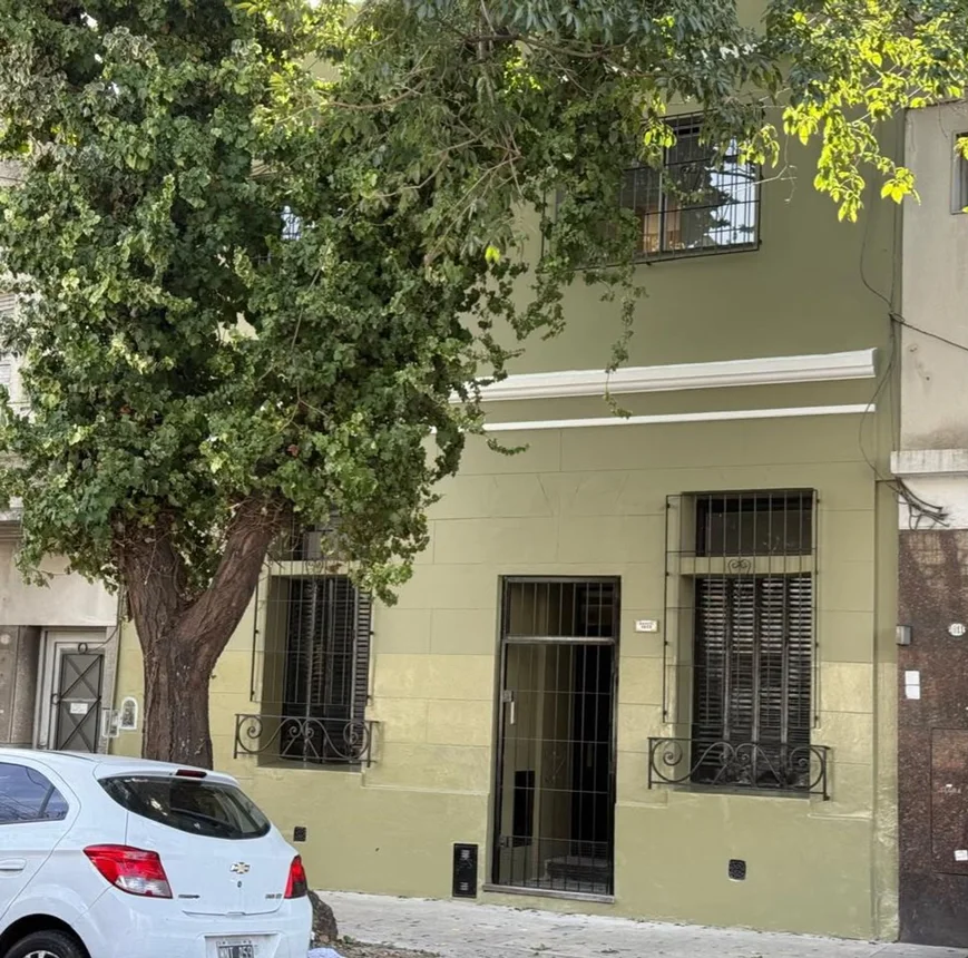 Casa en alquiler en Chacarita, Roseti 1000