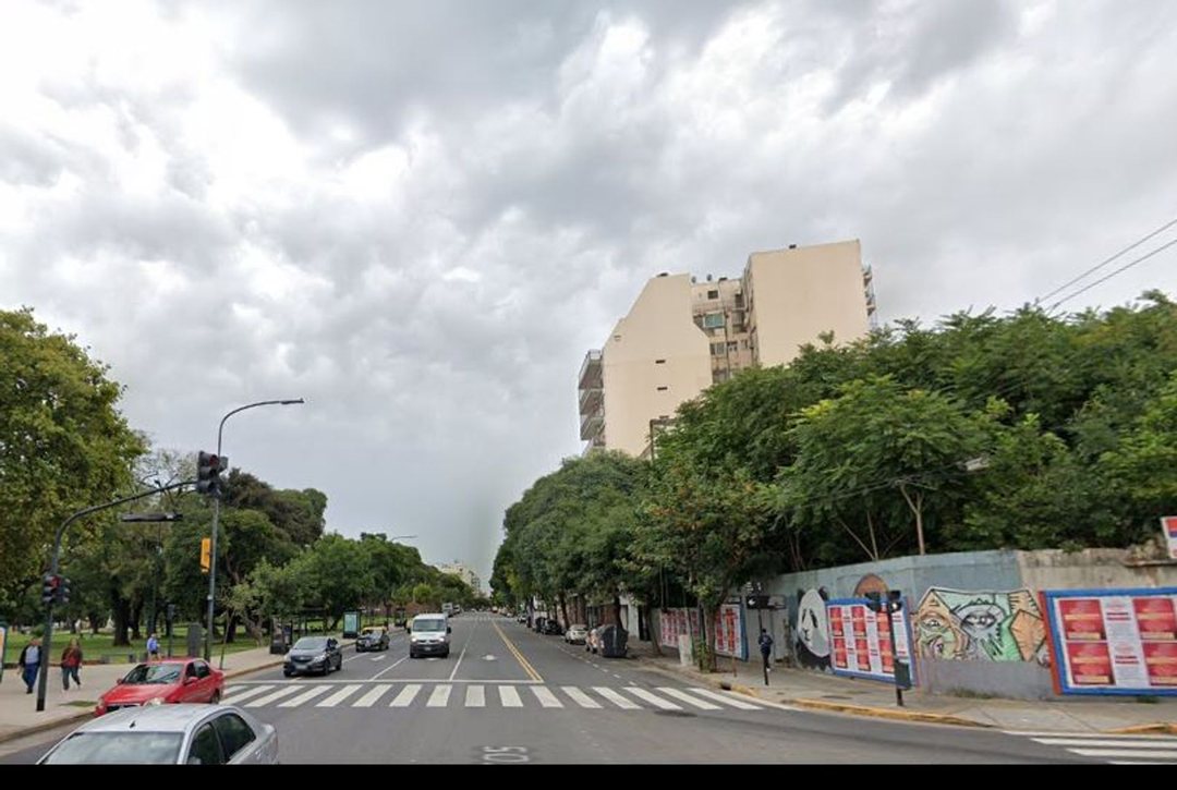 Exc. lote en esquina 2300 m2 Vend. Constituciòn