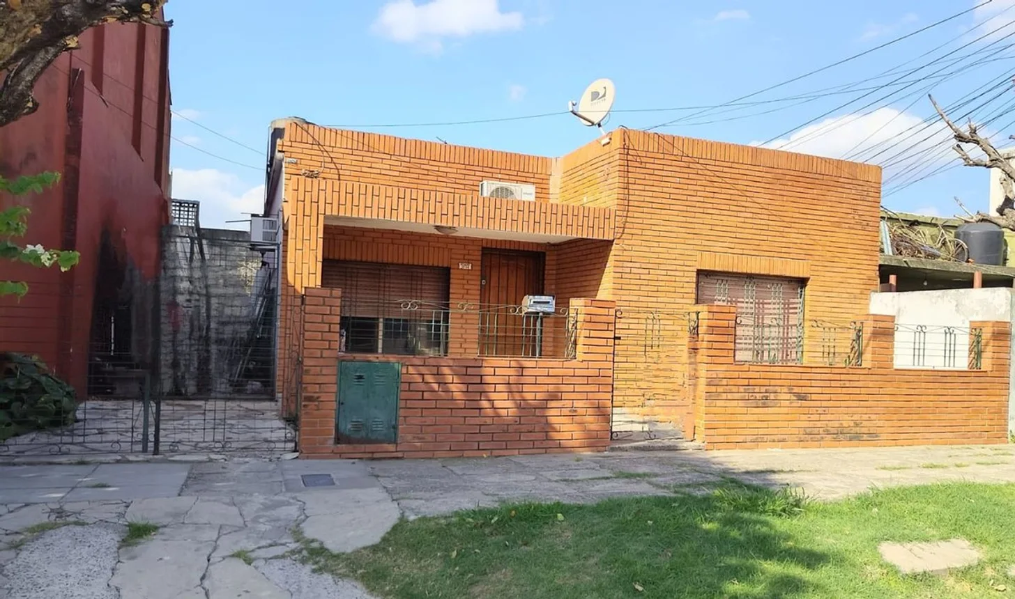 Casa en venta en El Palomar, Río Negro 1700