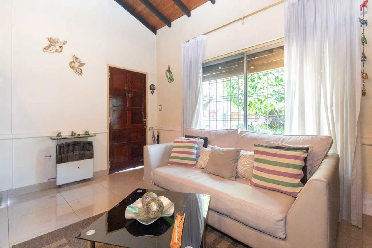 Casa de 6 ambientes en venta en Villa Real, Manuel Porcel de Peralta 1100