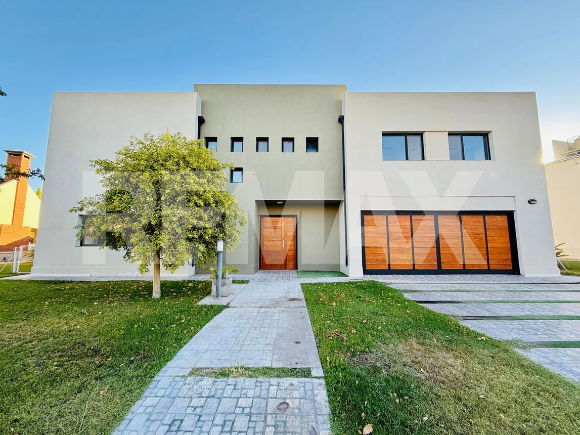Casa en venta en Neuquén, foto 2