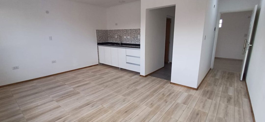 ALQUILER DEPATARMTO MONOAMBIENTE 1er PISO ESCALERA