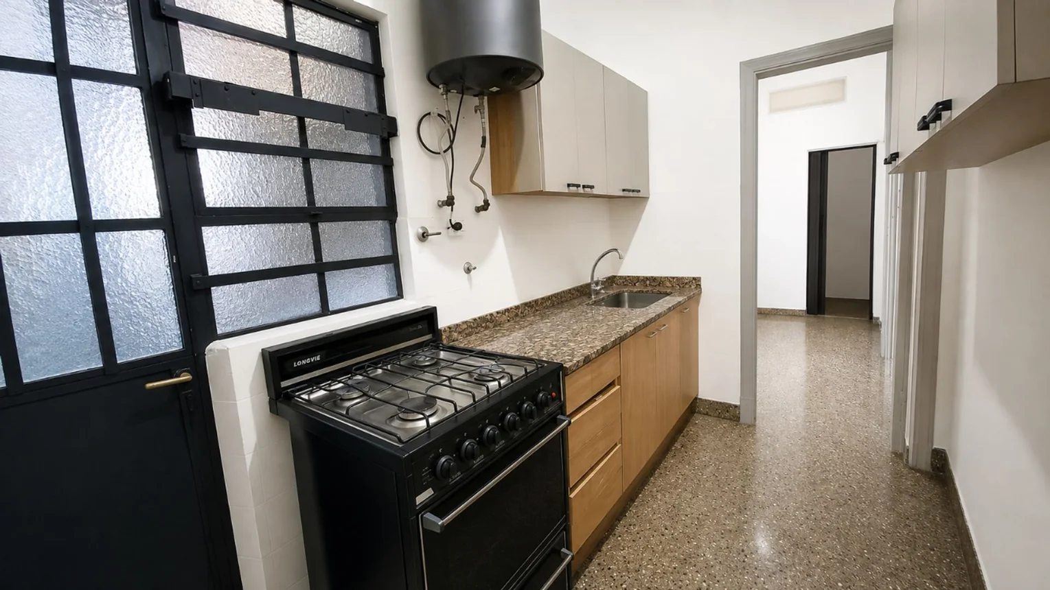 Casa de 4 ambientes en venta en Parque Avellaneda, Avenida Escalada 2100, foto 2