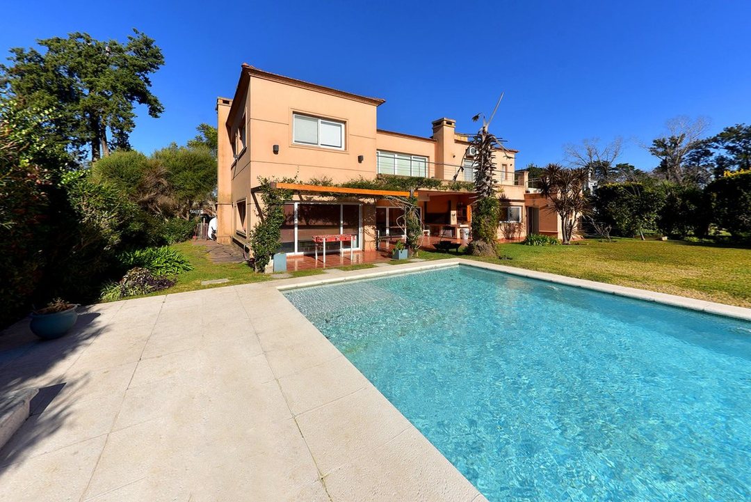 CASA EN VENTA LA PREGRINA -PILAR 6 AMBIENTES