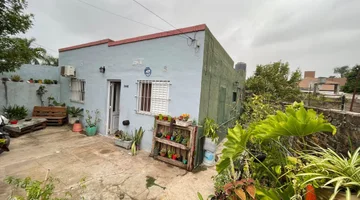 CASA DE 2 DORMITORIOS Y PATIO  SANTO TOME