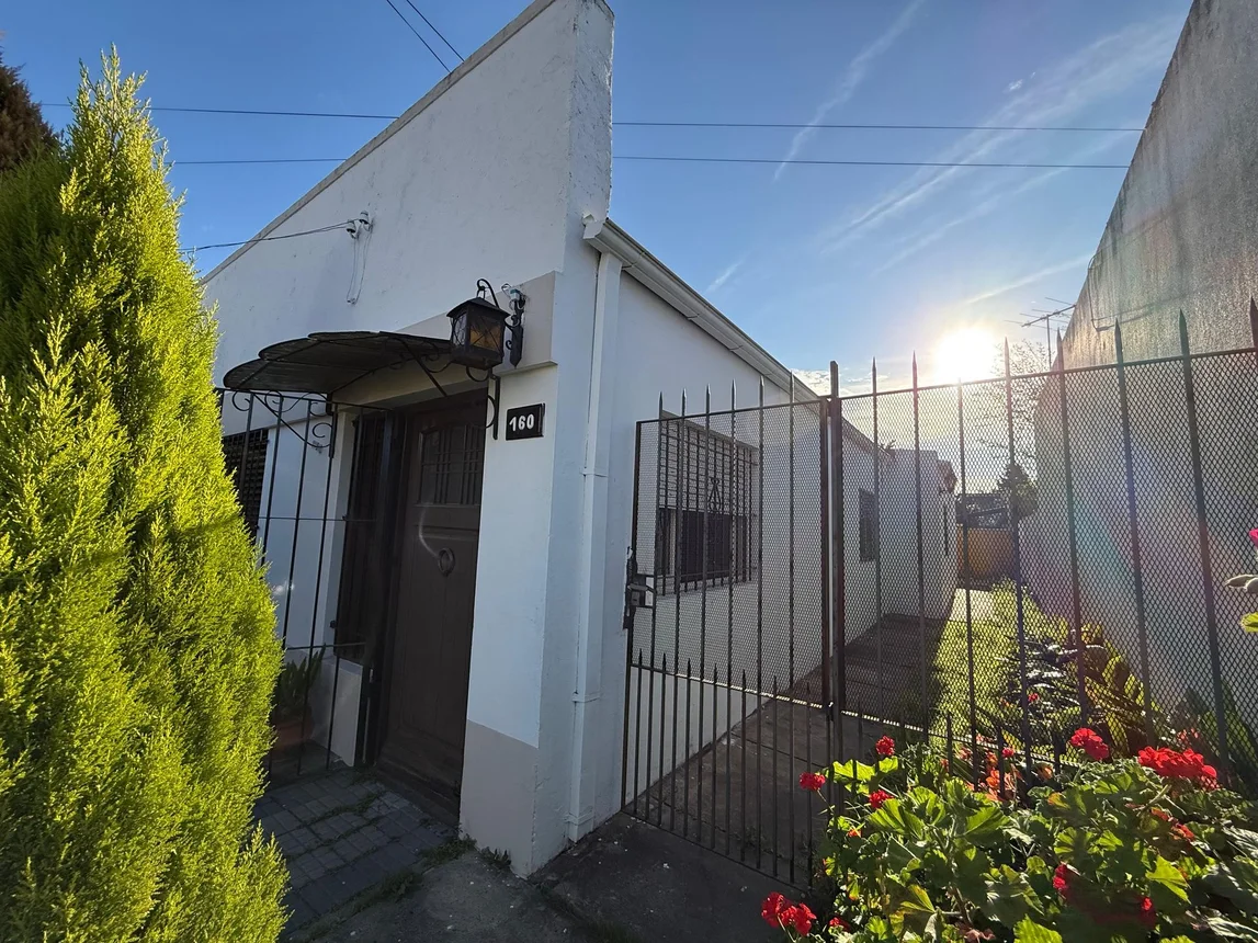 Casa de 4 ambientes en venta en Lomas de Zamora, Avenida 12 de Octubre 100, foto 2