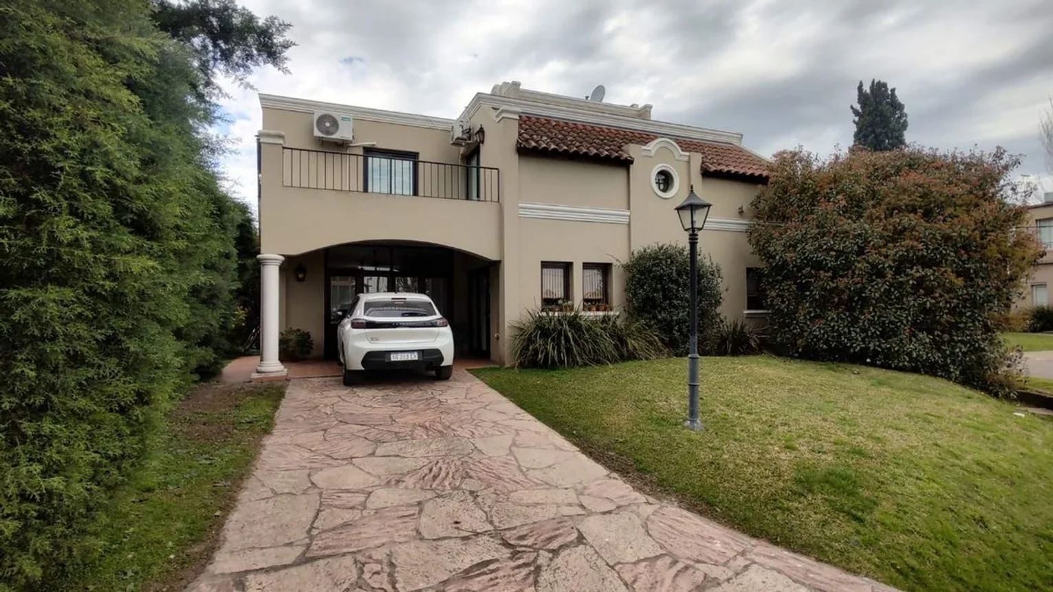 Casa de 6 ambientes en venta en Moreno, Calle Almafuerte  , Sector 3 de Francisco Álvarez 3900