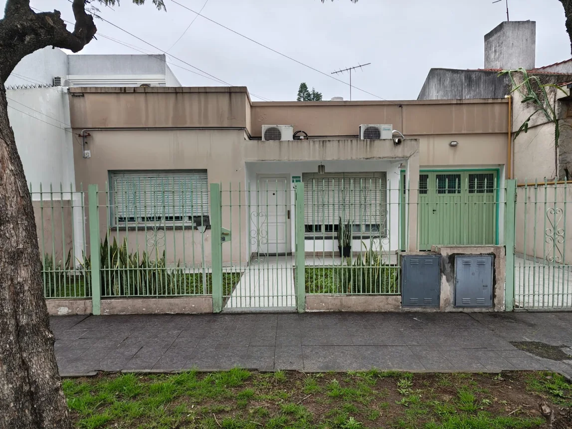 Casa de 3 ambientes en venta en Hurlingham, Bélgica 500, foto 2