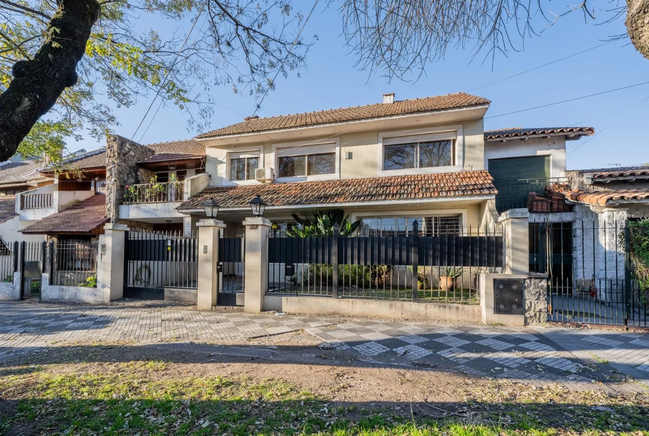 Casa de 7 ambientes en venta en Monte Grande, Boulevard Rivadavia 600