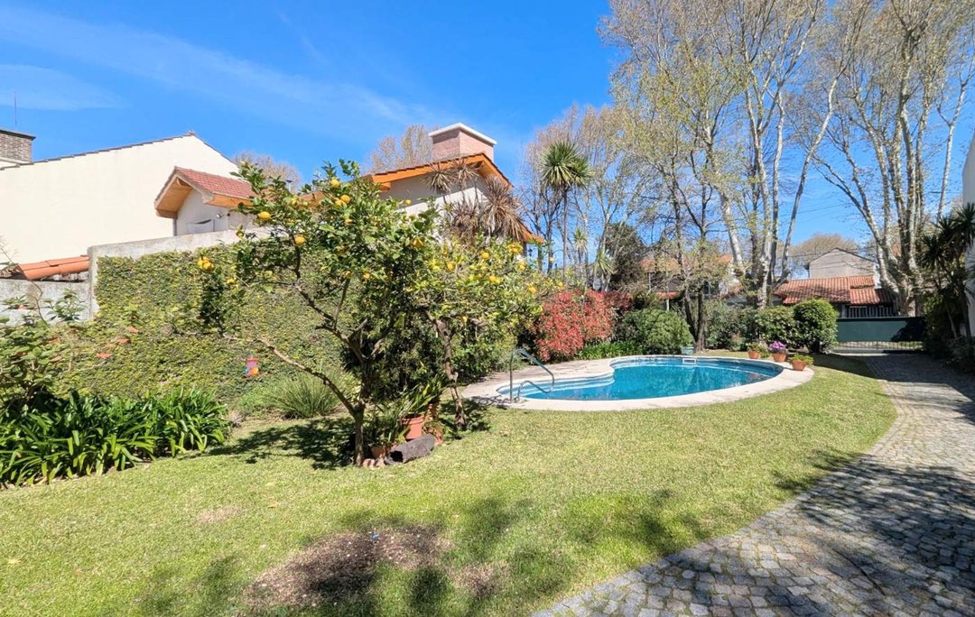 Casa en venta Villa Adelina P. Cisneros con Pileta