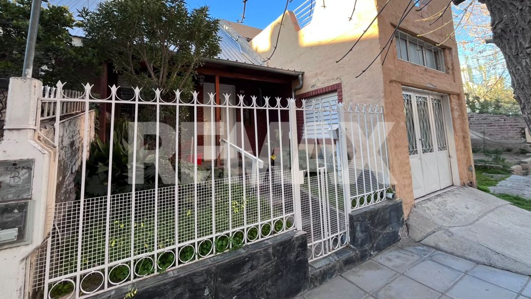 VENTA DUPLEX 3 DORMITORIOS, PATIO APTO CREDITO