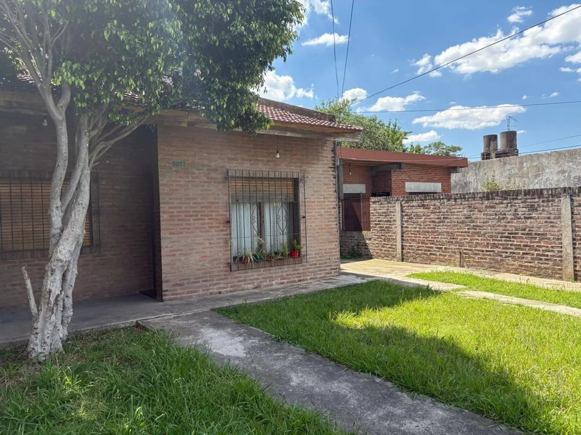 Casa en venta en Isidro Casanova, Roque Pérez 5800