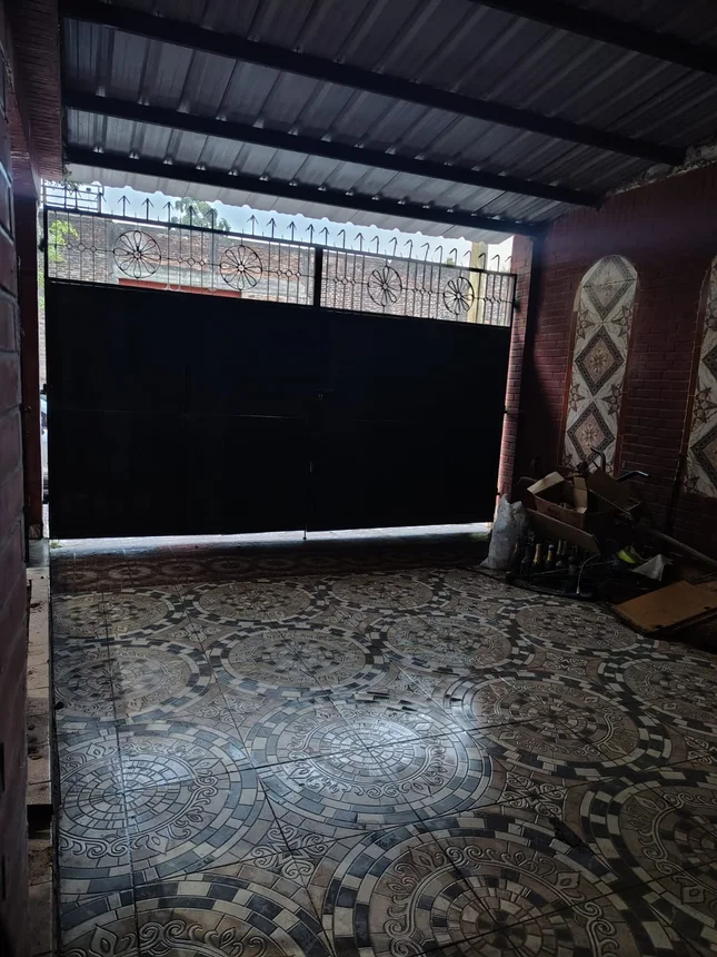 Casa de 8 ambientes en venta en San Miguel de Tucumán, Madrid 300, foto 2