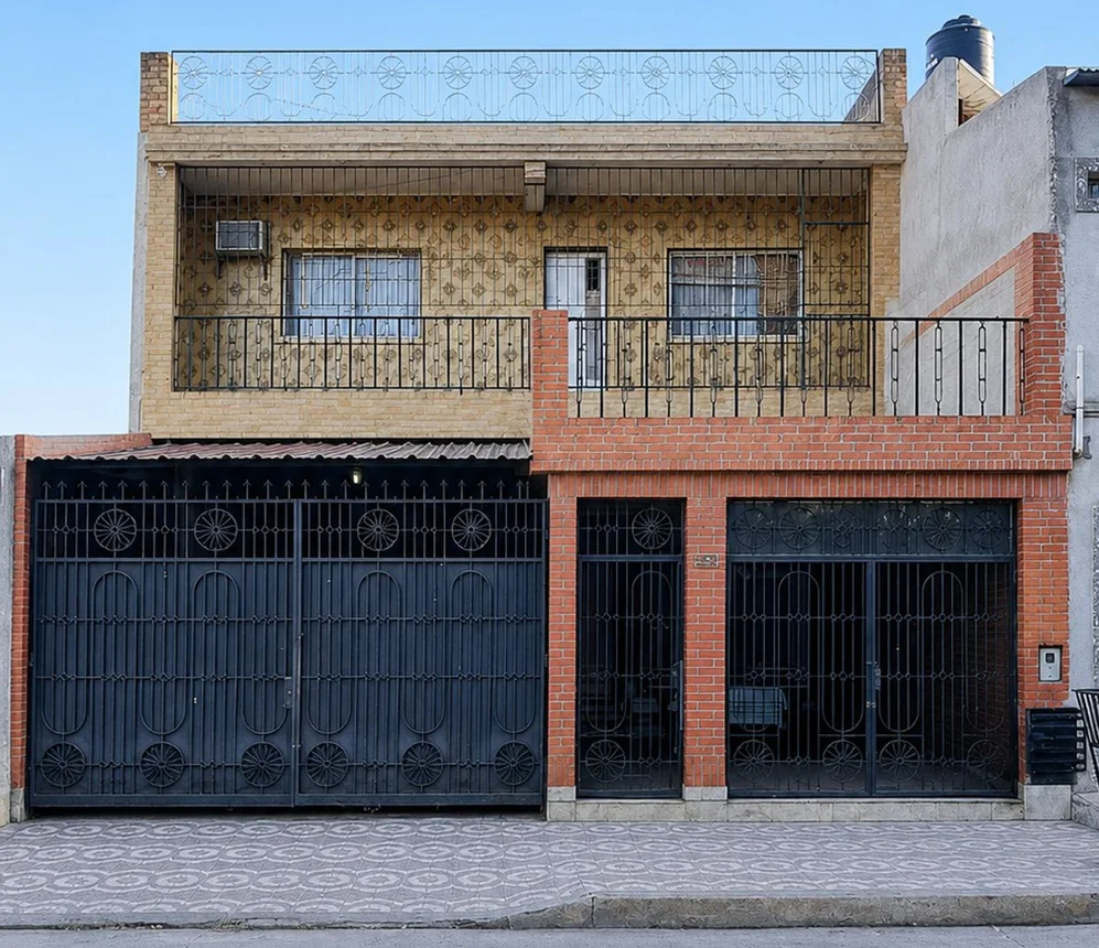 Casa de 8 ambientes en venta en San Miguel de Tucumán, Madrid 300