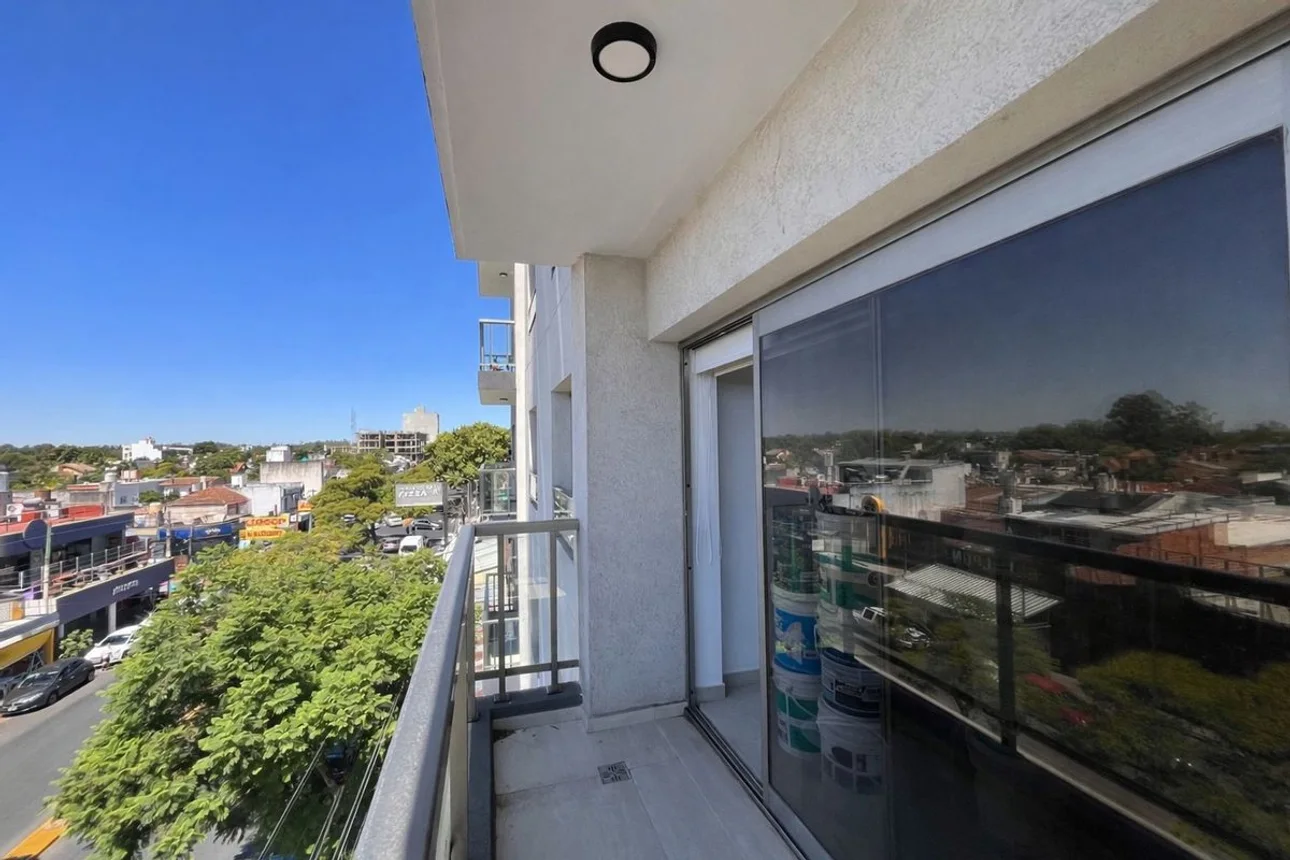 Departamento de 2 ambientes en venta en Hurlingham, Av. Roca 1200
