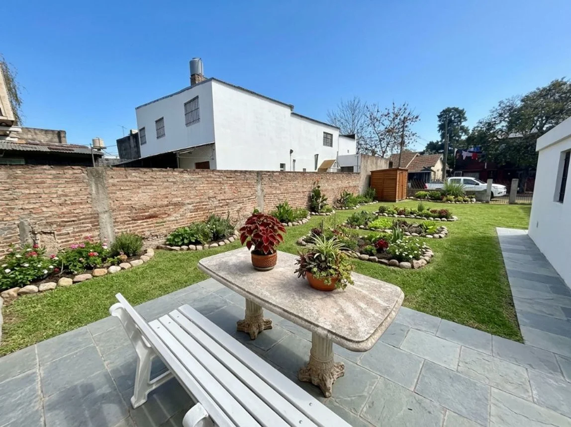 Casa de 3 ambientes en venta en Villa Tesei, Palermo 3500