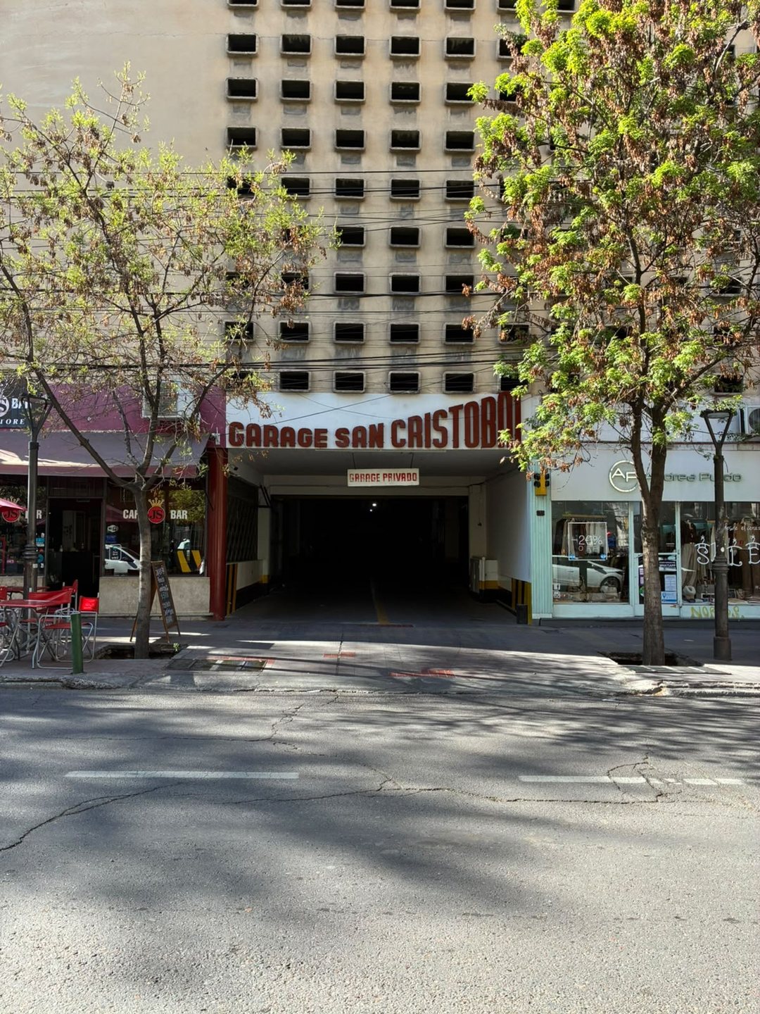 COCHERA EN VENTA, CALLE RIVADAVIA 165. MDZ CENTRO.