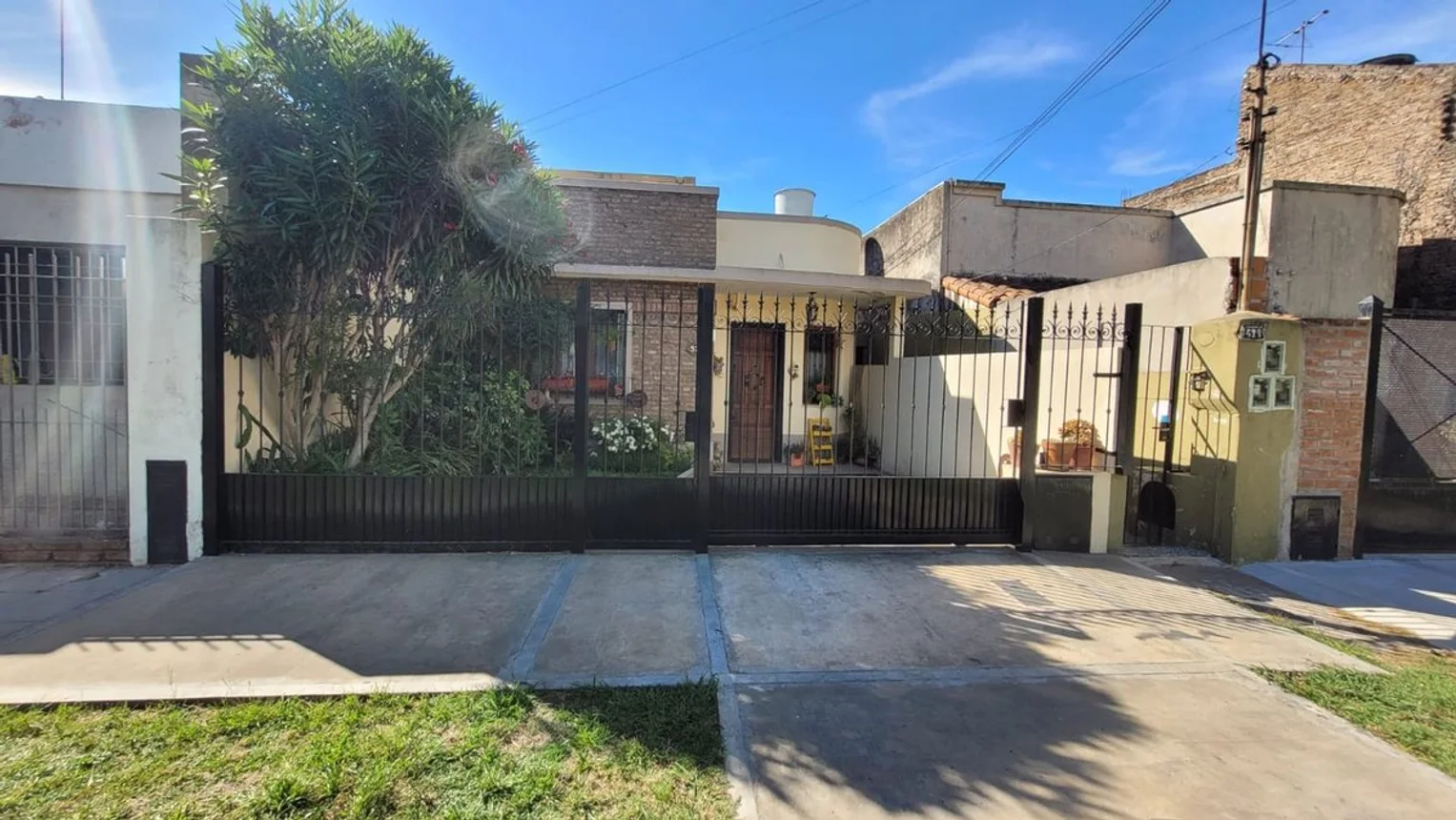 Casa de 3 ambientes en venta en Quilmes, Intendente Pedro Oliveri 500