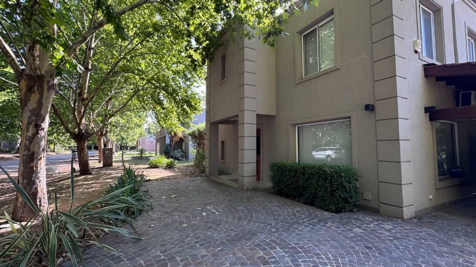 Venta casa 7 ambientes barrio sausalito pilar, foto 1