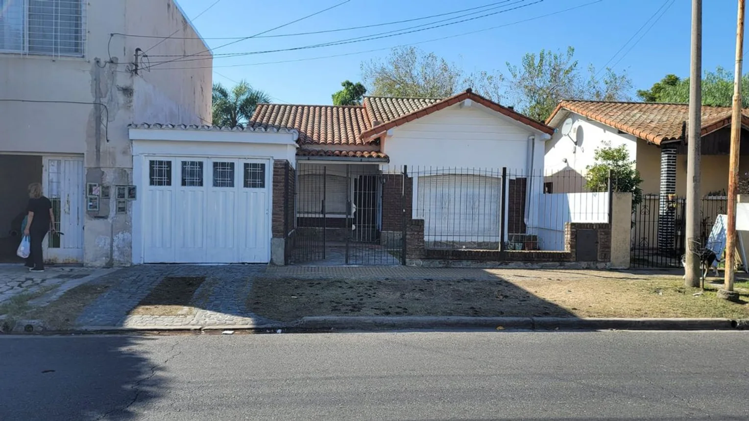 Casa de 5 ambientes en venta en Morón, Pola 400