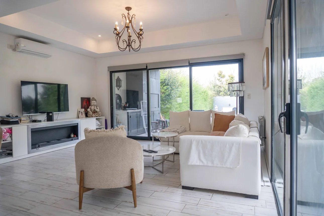 Casa de 4 ambientes en venta en City Bell, 448 Entre 28 y 28 Bis 0, foto 2