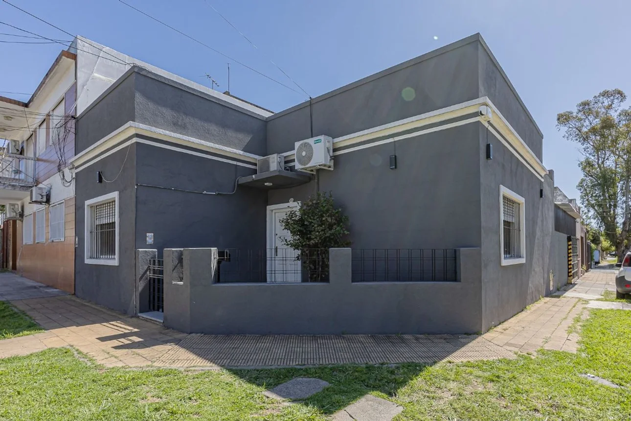 Casa de 3 ambientes en venta en Ciudad Jardín, Año 1852 2800, foto 2