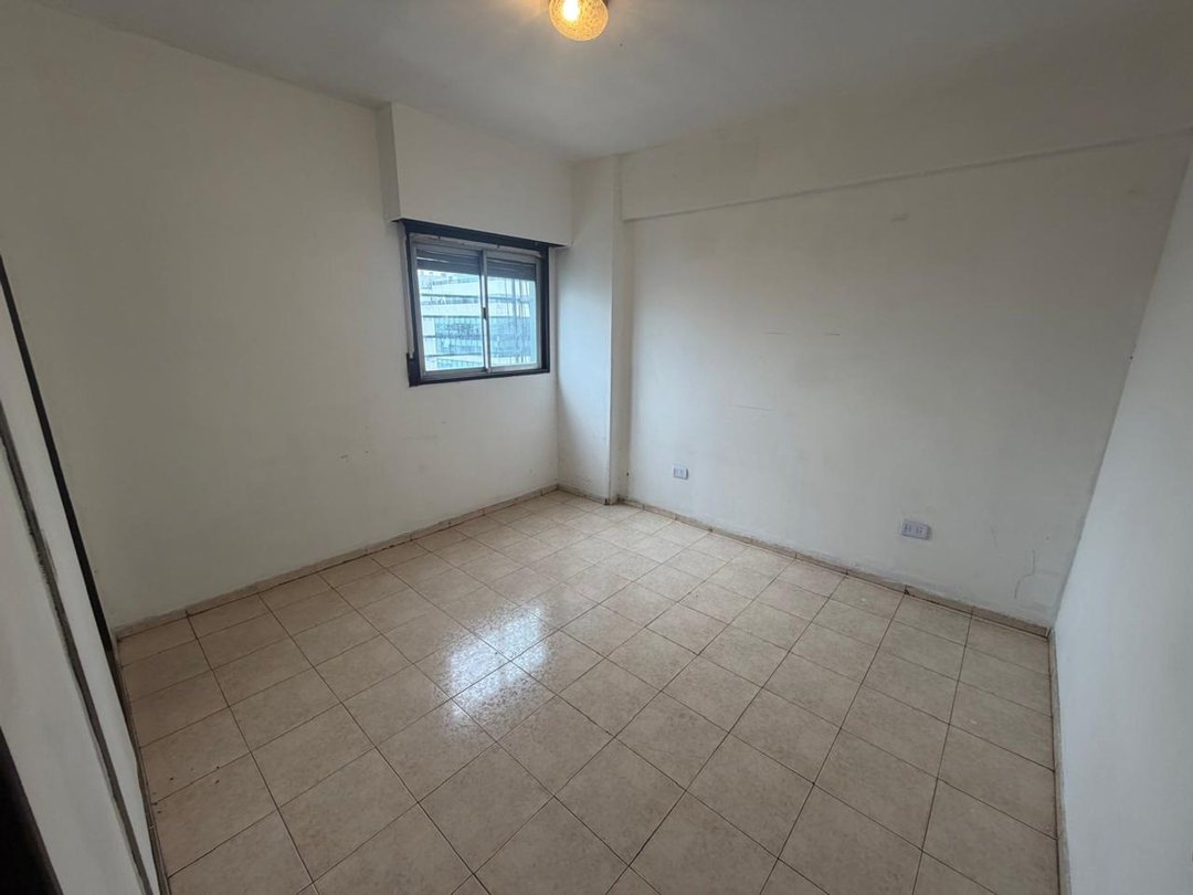 VENTA DPTO 4 AMB PARQUE PATRICIOS A REFACCIONAR