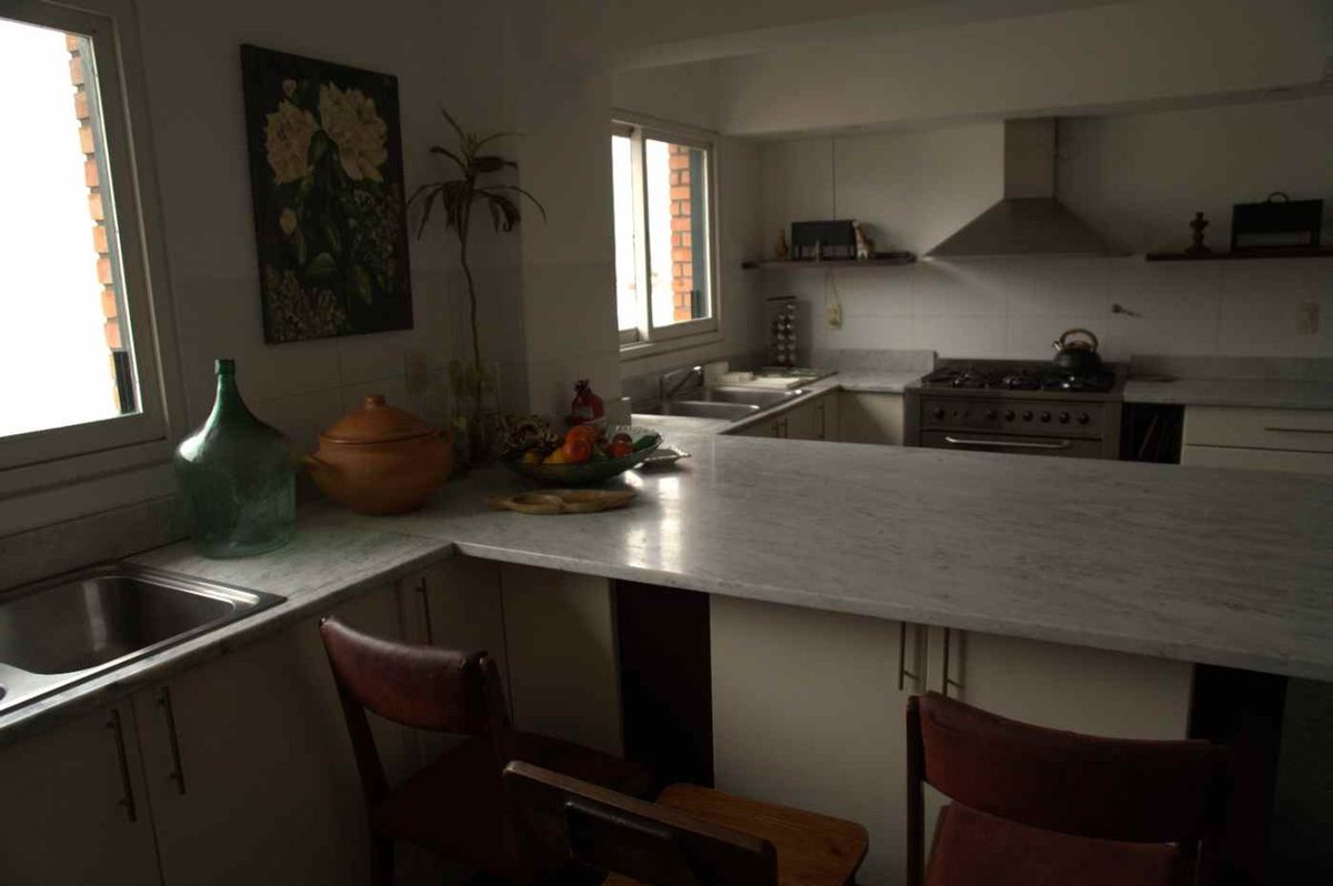 DEPARTAMENTO AMPLIO VENTA ZONA CENTRO - foto 3