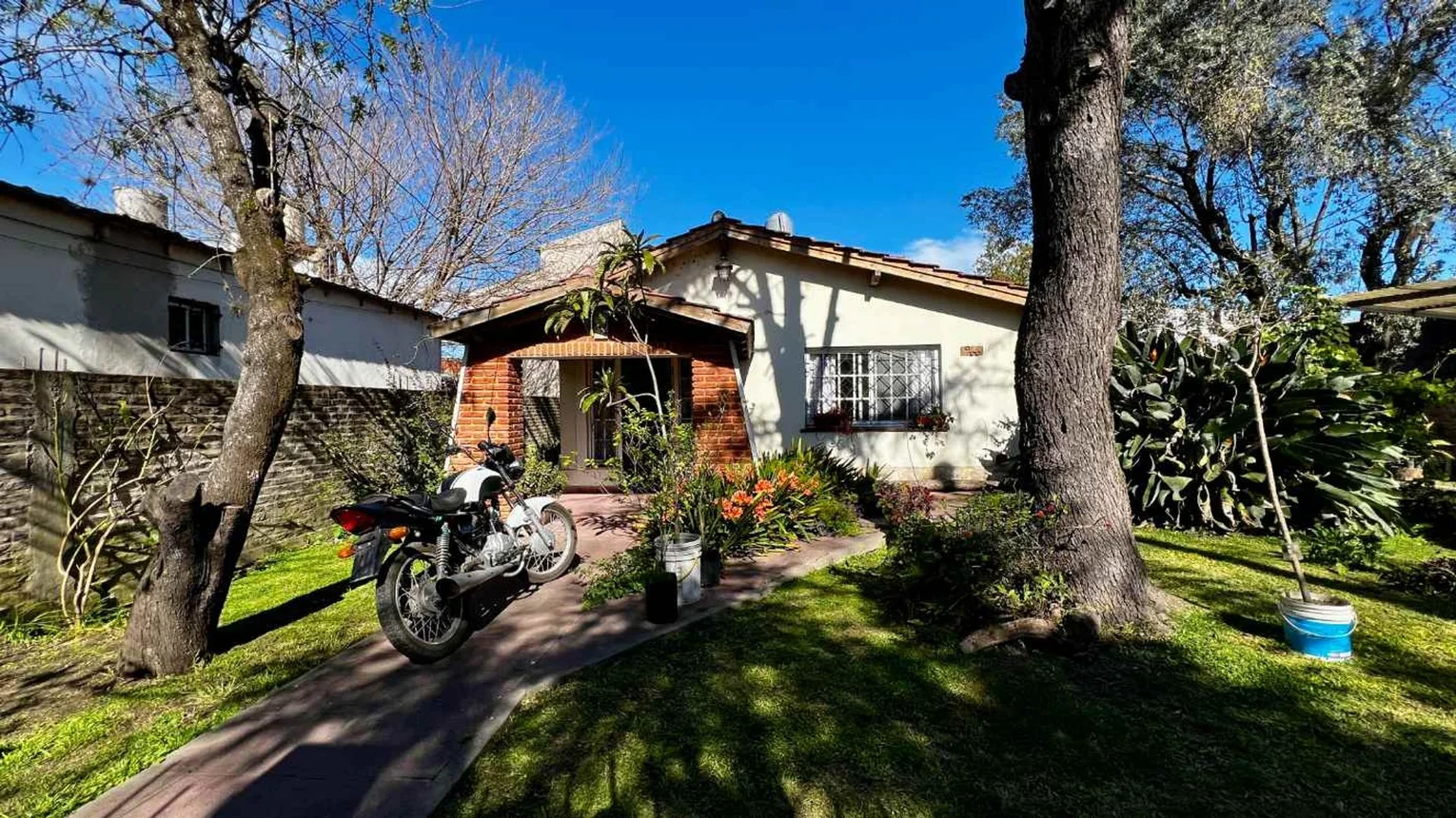 Casa de 6 ambientes en venta en Longchamps, Los Studs 900