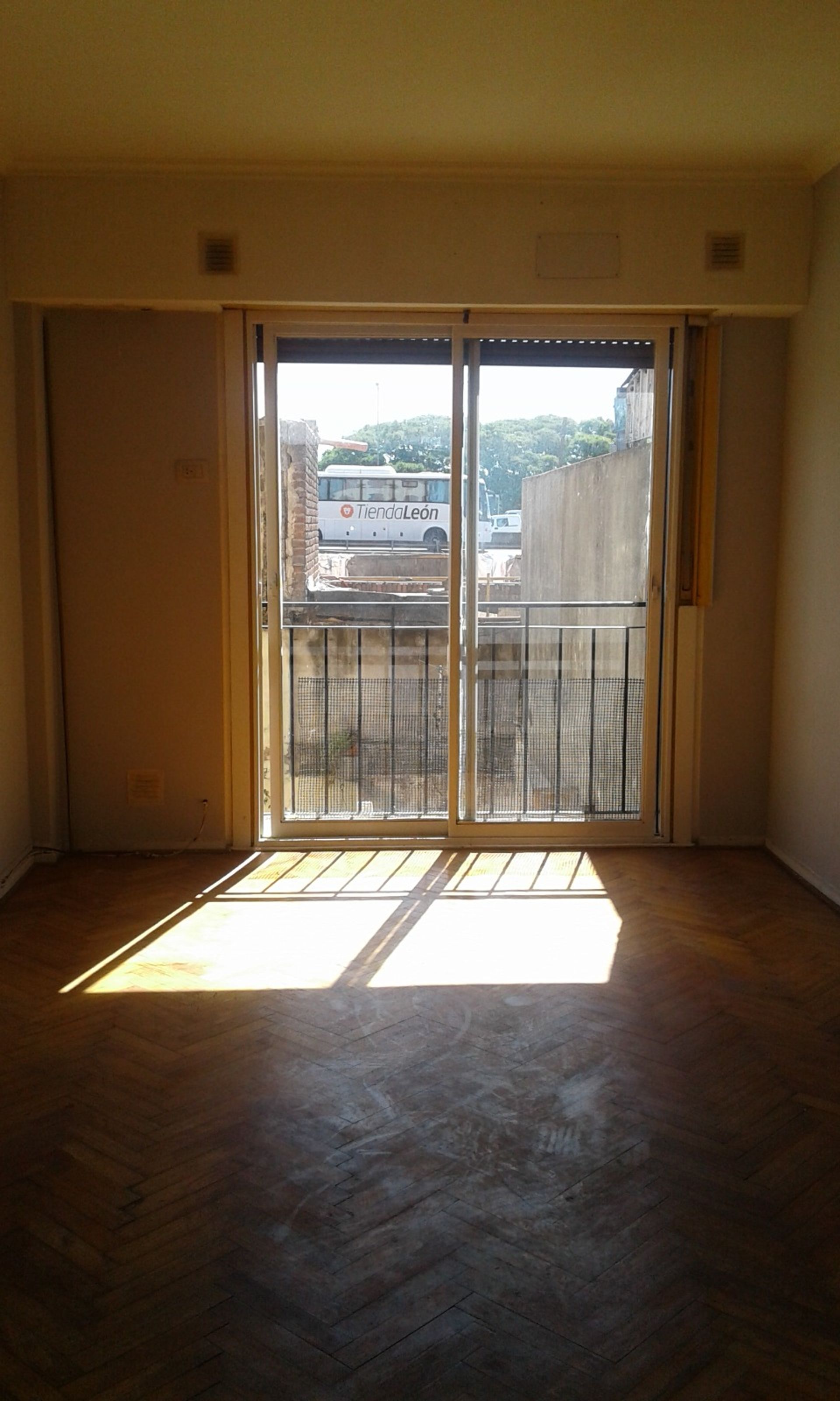 Foto 4 — VENTA DTO 2 AMB BALCON FRANCES Y PATIO LINIERS