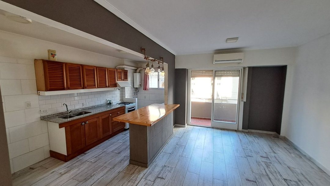 VENTA TRES AMB C / COCH FIJA- MEJOR ZONA CABALLITO