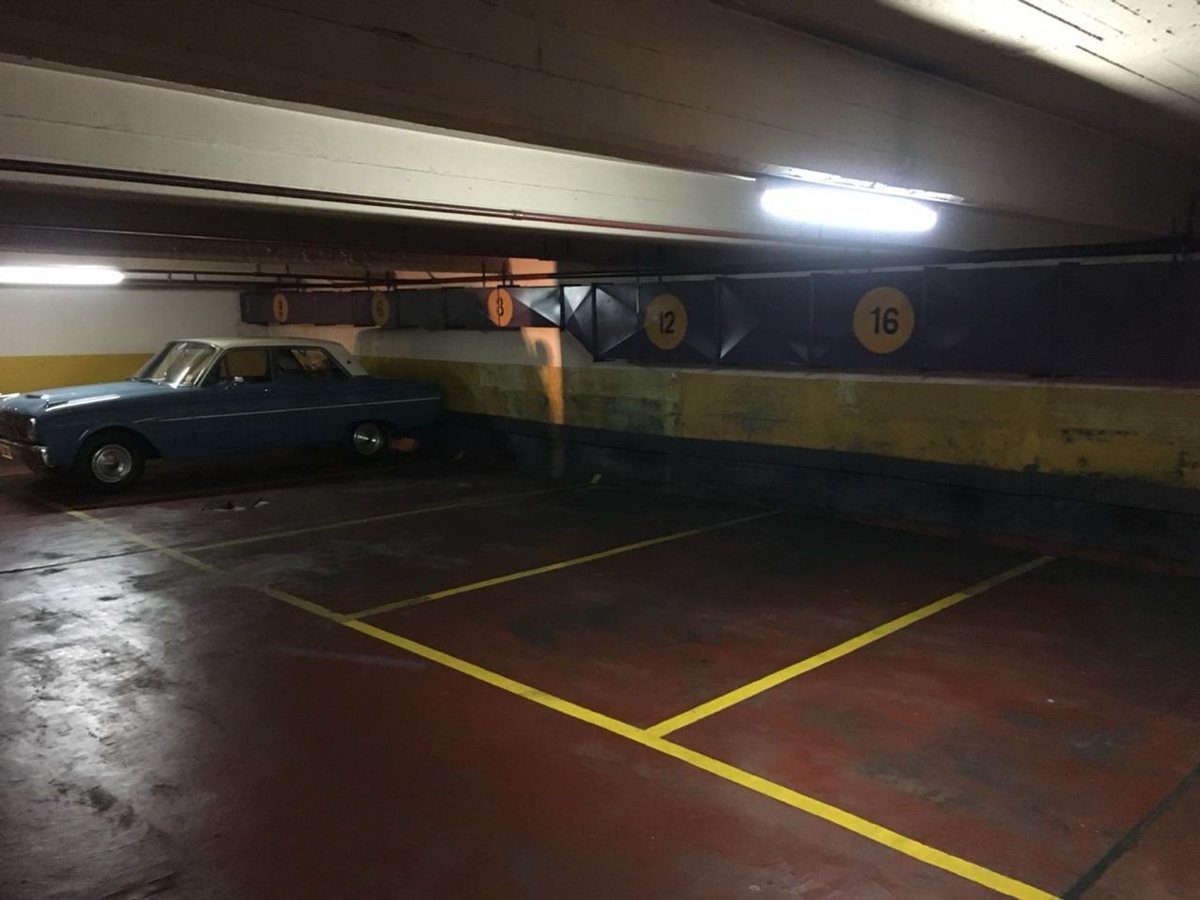 Foto 2 — VENTA COCHERA EN RECOLETA