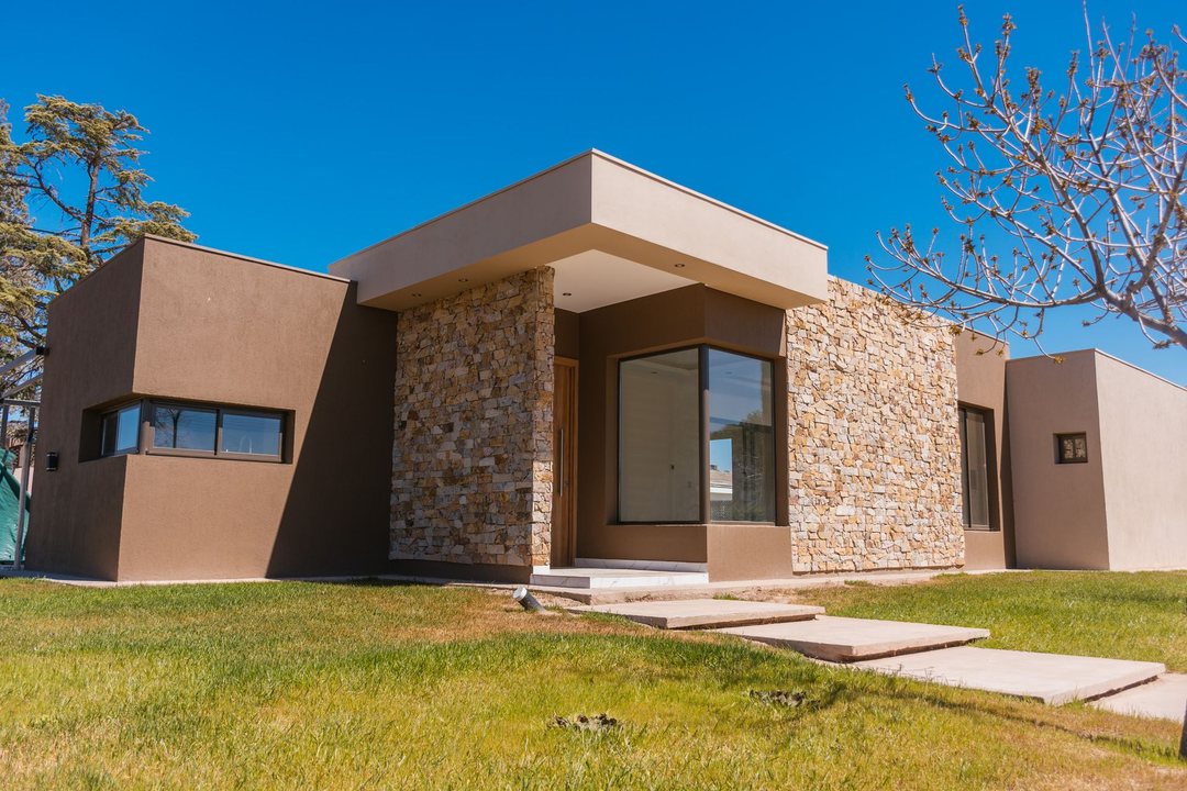 CASA EN VENTA BARRIO PRIVADO YRIGOYEN