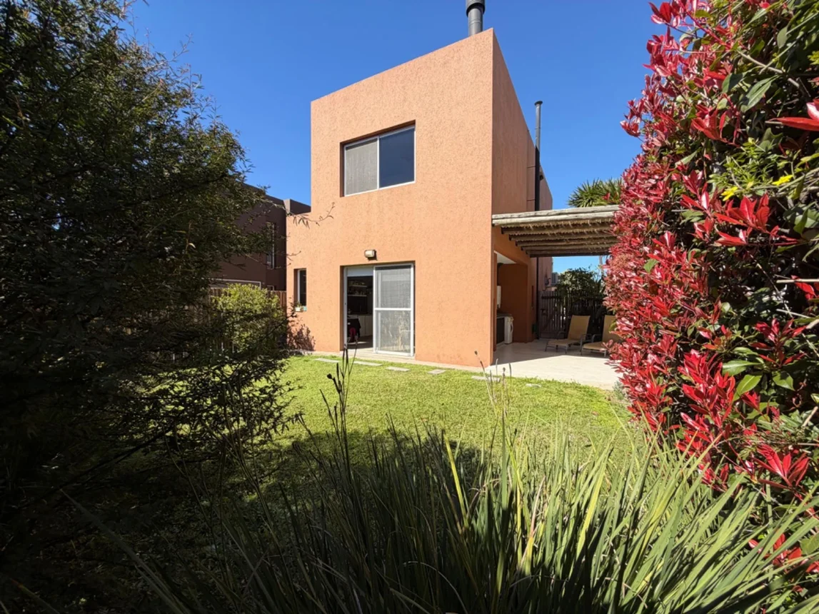 Casa dúplex en venta en Manuel Alberti