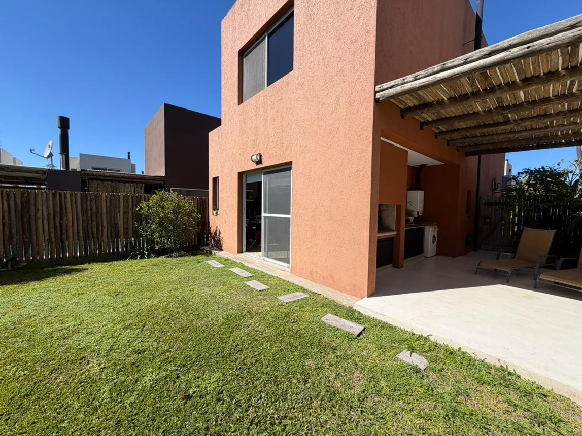 Casa dúplex en venta en Manuel Alberti, foto 2