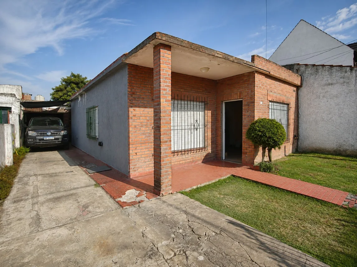 Casa en venta en Castelar, foto 2