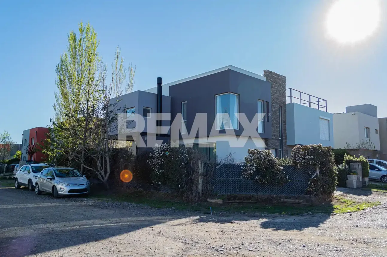 PH de 6 ambientes en venta en Neuquén, Gobernador Anaya 3900, foto 3