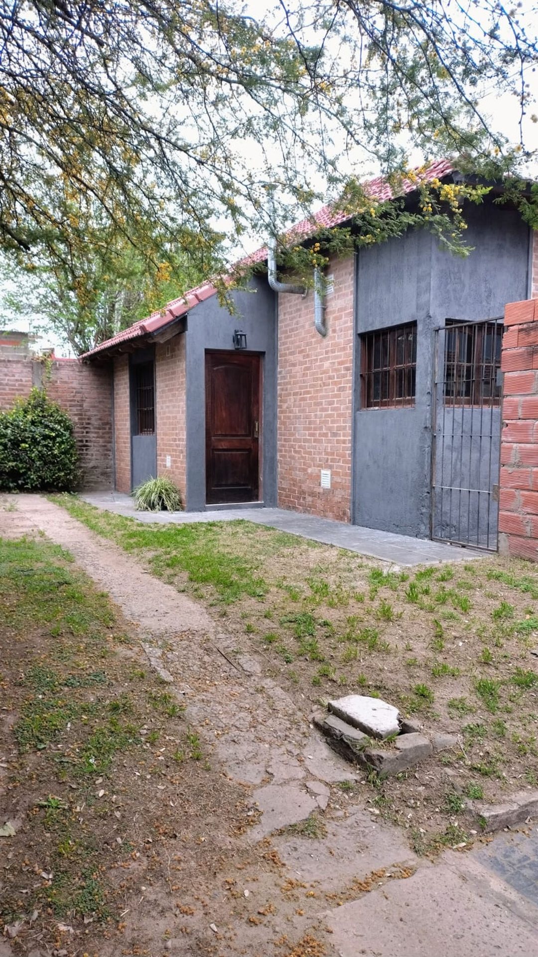 Casa 2 dormitorios y patio, Div. Los Andes, Paraná