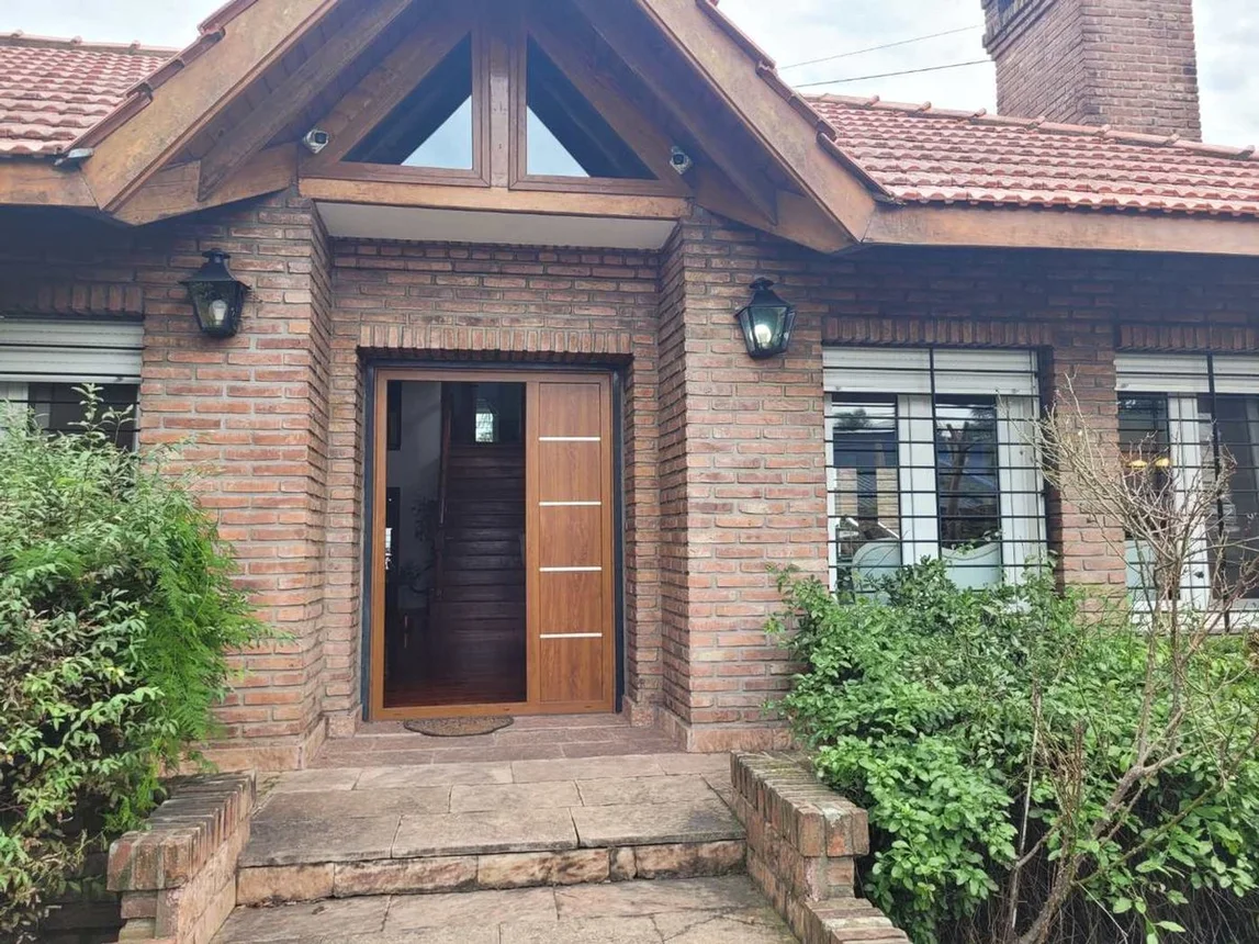 Venta chalet de categoria, 4 dorm jardin y pileta, foto 4