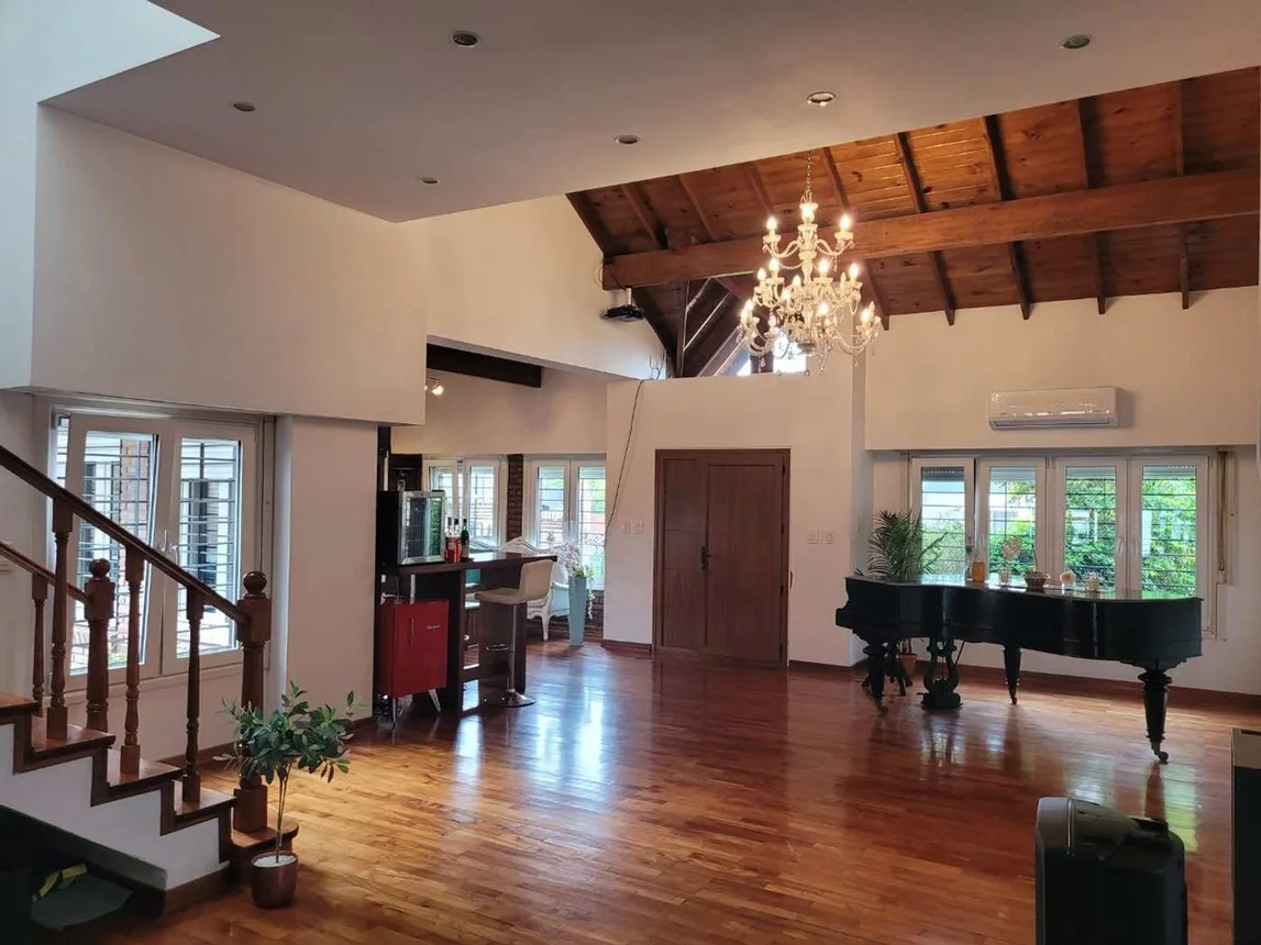 Venta chalet de categoria, 4 dorm jardin y pileta, foto 1