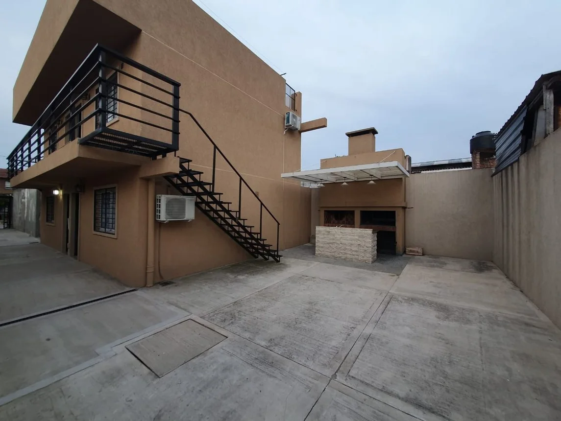 5 departamentos en lote propio -morón rentable, foto 1
