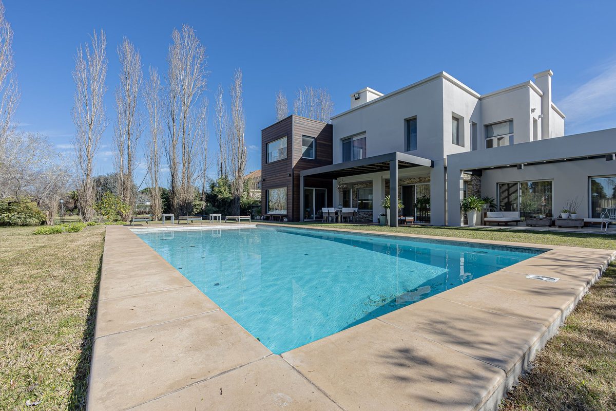 Foto 2 — Venta hermosa casa de 6 Amb - Los Pingüinos